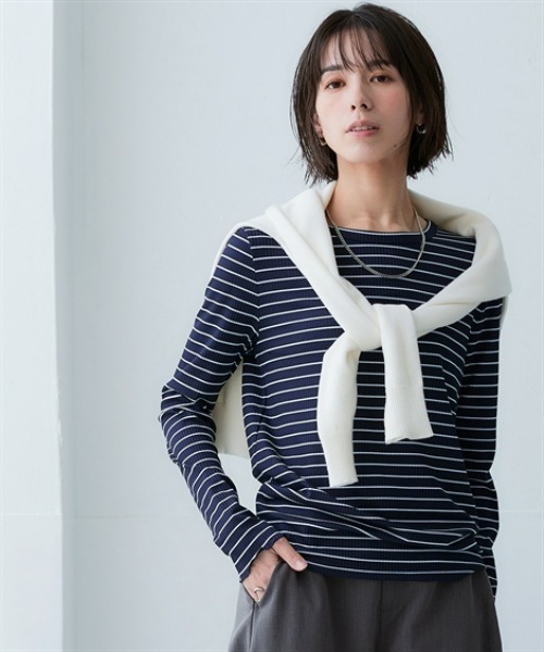 nissen（ニッセン）の「細リブクルーネックカットソートップス（Tシャツ/カットソー・レディース・コーラル/ブラウン系/ネイビー/ブラック/ホワイト×ブラック/サックスブルー/オフホワイト/ライトグレー/レッド/ネイビー×ホワイト・LL/L/S/M/3L）」の8枚目の写真