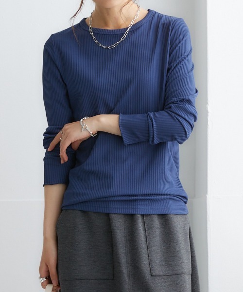 nissen（ニッセン）の「細リブクルーネックカットソートップス（Tシャツ/カットソー・レディース・コーラル/ブラウン系/ネイビー/ブラック/ホワイト×ブラック/サックスブルー/オフホワイト/ライトグレー/レッド/ネイビー×ホワイト・LL/L/S/M/3L）」の6枚目の写真