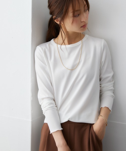 nissen（ニッセン）の「細リブクルーネックカットソートップス（Tシャツ/カットソー・レディース・コーラル/ブラウン系/ネイビー/ブラック/ホワイト×ブラック/サックスブルー/オフホワイト/ライトグレー/レッド/ネイビー×ホワイト・LL/L/S/M/3L）」の2枚目の写真