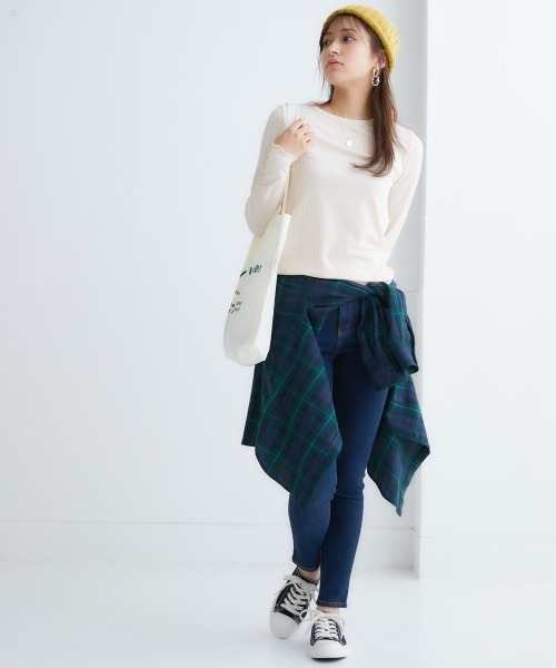 nissen（ニッセン）の「細リブクルーネックカットソートップス（Tシャツ/カットソー・レディース・コーラル/ブラウン系/ネイビー/ブラック/ホワイト×ブラック/サックスブルー/オフホワイト/ライトグレー/レッド/ネイビー×ホワイト・LL/L/S/M/3L）」の18枚目の写真