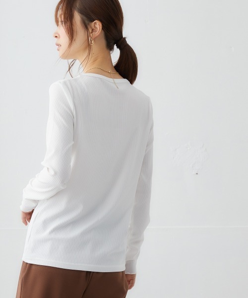 nissen（ニッセン）の「細リブクルーネックカットソートップス（Tシャツ/カットソー・レディース・コーラル/ブラウン系/ネイビー/ブラック/ホワイト×ブラック/サックスブルー/オフホワイト/ライトグレー/レッド/ネイビー×ホワイト・LL/L/S/M/3L）」の15枚目の写真