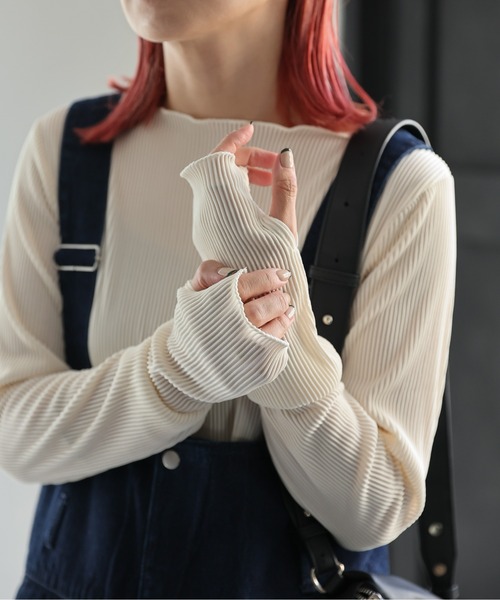 ap retro（アプレトロ）の「プリーツメロウロンTee / サムホールデザイン（Tシャツ/カットソー・レディース・アイボリー/ブラック/ブルー/ベージュ・FREE）」の6枚目の写真