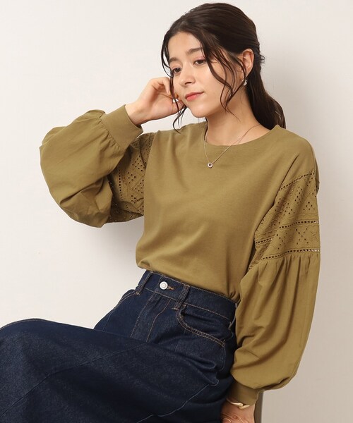 DRESKIP(ドレスキップ)の「◆【ぽわん袖で二の腕カバー】 刺繍デザイン切り替えトップス(Tシャツ/カットソー・レディース・ブラック/グリーン/こしょう色系/ライトベージュ・03/02/04)」の4枚目の写真