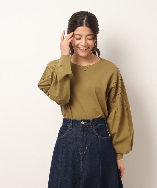 DRESKIP(ドレスキップ)の「◆【ぽわん袖で二の腕カバー】 刺繍デザイン切り替えトップス(Tシャツ/カットソー・レディース・ブラック/グリーン/こしょう色系/ライトベージュ・03/02/04)」の14枚目の写真