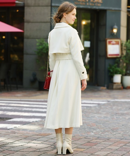 アンドクチュール　ペコラムビーバートレンチコート ウールコート　ホワイト AND COUTURE（アンドクチュール）の「ペコラムビーバートレンチコート