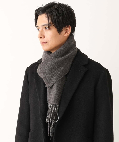 a.v.v(アーヴェヴェ)の「【プレゼントに人気】リバーシブルグラデーションマフラー(マフラー・メンズ・チャコールグレー/ネイビー・46)」の2枚目の写真