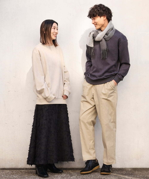 a.v.v(アーヴェヴェ)の「【プレゼントに人気】リバーシブルグラデーションマフラー(マフラー・メンズ・チャコールグレー/ネイビー・46)」の4枚目の写真