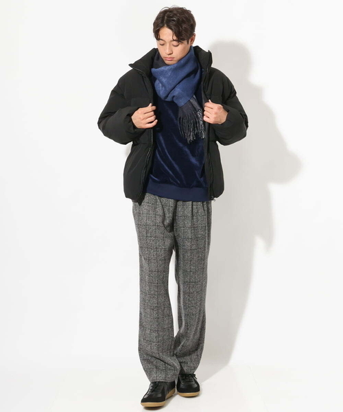 a.v.v(アーヴェヴェ)の「【プレゼントに人気】リバーシブルグラデーションマフラー(マフラー・メンズ・チャコールグレー/ネイビー・46)」の7枚目の写真