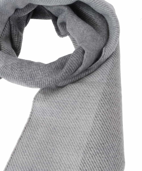 a.v.v(アーヴェヴェ)の「【プレゼントに人気】リバーシブルグラデーションマフラー(マフラー・メンズ・チャコールグレー/ネイビー・46)」の13枚目の写真