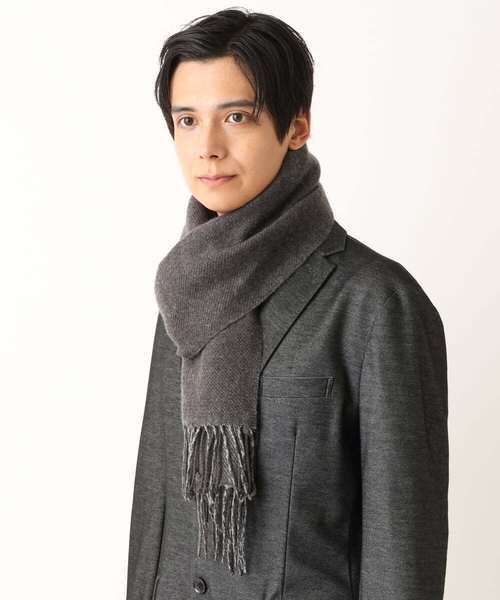 a.v.v(アーヴェヴェ)の「【プレゼントに人気】リバーシブルグラデーションマフラー(マフラー・メンズ・チャコールグレー/ネイビー・46)」の17枚目の写真