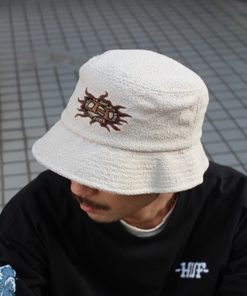 HUF（ハフ）の「【HUF】ハフ FIRE BUCKET HAT バケットハット 帽子 HT00755（ハット・メンズ・オートミール/ワインレッド・L/XL/S/M）」の3枚目の写真
