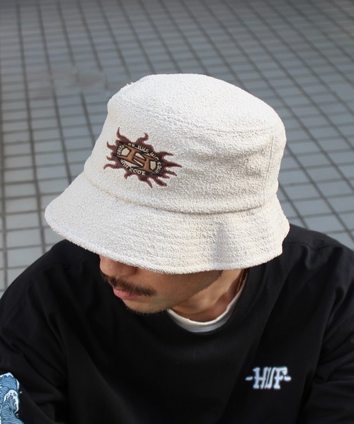 HUF（ハフ）の「【HUF】ハフ FIRE BUCKET HAT バケットハット 帽子 HT00755（ハット・メンズ・オートミール/ワインレッド・L/XL/S/M）」の4枚目の写真