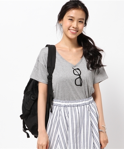 DISCOAT（ディスコート）の「【Discoat】スパンコールメガネT（Tシャツ/カットソー・レディース・オフホワイト/グレー/ネイビー/キャメル/カーキ・MEDIUM/LARGE）」の2枚目の写真