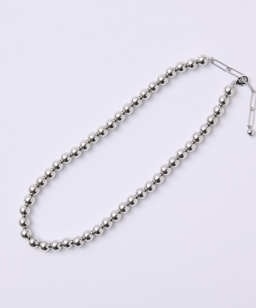 La boutique BonBon（ラブティックボンボン）の「メタルボールショートネックレス（ネックレス・レディース・シルバー/ゴールド・FREE）」の3枚目の写真
