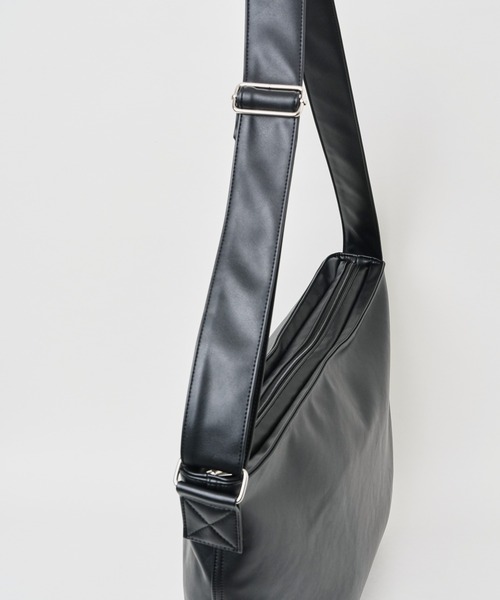 WEGO（ウィゴー）の「WEGO/レザータッチBIGショルダー（ショルダーバッグ・レディース・ブラック/ダークブラウン/グレー・FREE）」の11枚目の写真