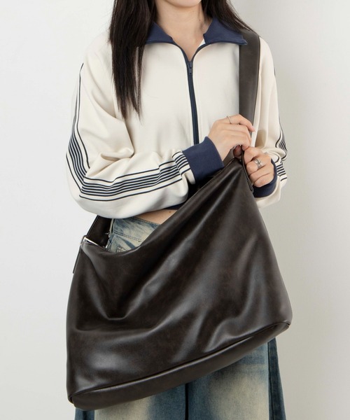 WEGO（ウィゴー）の「WEGO/レザータッチBIGショルダー（ショルダーバッグ・レディース・ブラック/ダークブラウン/グレー・FREE）」の20枚目の写真