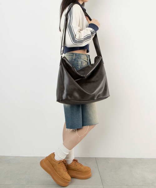 WEGO（ウィゴー）の「WEGO/レザータッチBIGショルダー（ショルダーバッグ・レディース・ブラック/ダークブラウン/グレー・FREE）」の22枚目の写真