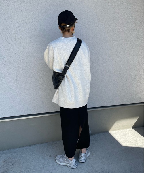 y/m by misato（イムバイミサト）の「スリーブロゴミドル丈スウェットトップス（スウェット・レディース・ライトグレー/ブラック・FREE）」の6枚目の写真