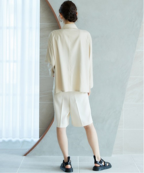 miclat（ミクラ）の「大きいサイズ　ＢＩＧシルエットシャツ　miclat（シャツ/ブラウス・レディース・ネイビー/ベージュ・LL/L/5L/4L/3L）」の4枚目の写真