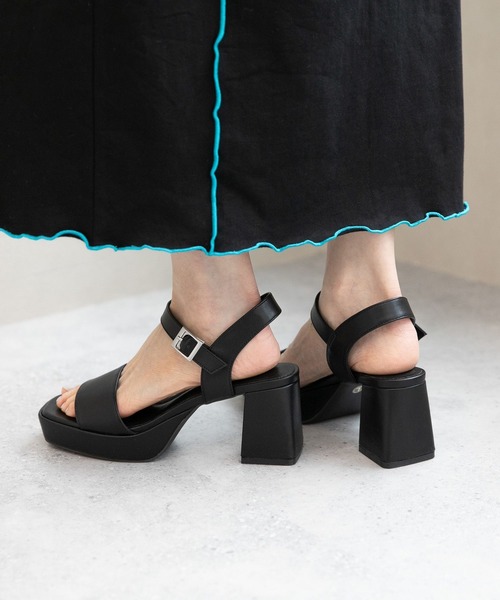 RAGEBLUE（レイジブルー）の「スクエアトゥー/ストラップ厚底チャンキーヒールサンダル（サンダル・レディース・ブラック・MEDIUM/LARGE）」の4枚目の写真