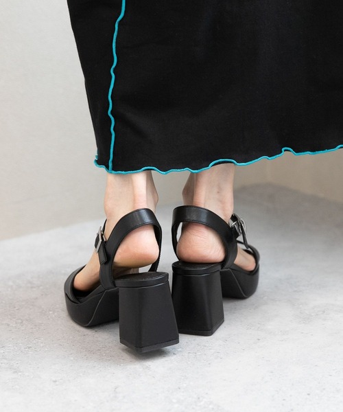RAGEBLUE（レイジブルー）の「スクエアトゥー/ストラップ厚底チャンキーヒールサンダル（サンダル・レディース・ブラック・MEDIUM/LARGE）」の5枚目の写真