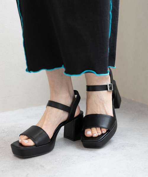 RAGEBLUE（レイジブルー）の「スクエアトゥー/ストラップ厚底チャンキーヒールサンダル（サンダル・レディース・ブラック・MEDIUM/LARGE）」の2枚目の写真