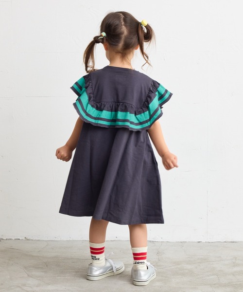 BIG FIELD（ビッグフィールド）の「スクエアフリルワンピース（90～150cm）（ワンピース・キッズ・杢グレー/サーモンピンク/チャコール・120/110/100/90/150/140/130）」の5枚目の写真