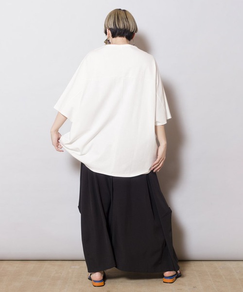 OSMOSIS（オズモーシス）の「ドレープヘムプルオーバー（Tシャツ/カットソー・レディース・サックスブルー/ブラック/ホワイト・ONE SIZE）」の16枚目の写真