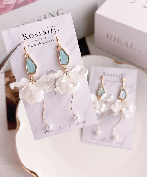 tone(トーン)の「【RosraiE】ブルーシェル 花びらフリル バレリーナ ピアス(MA)(ピアス(両耳用)・レディース・ゴールド・FREE)」の4枚目の写真