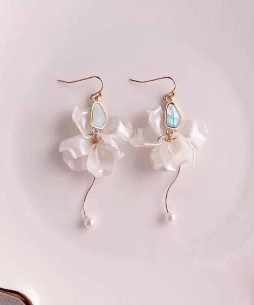 tone(トーン)の「【RosraiE】ブルーシェル 花びらフリル バレリーナ ピアス(MA)(ピアス(両耳用)・レディース・ゴールド・FREE)」の5枚目の写真
