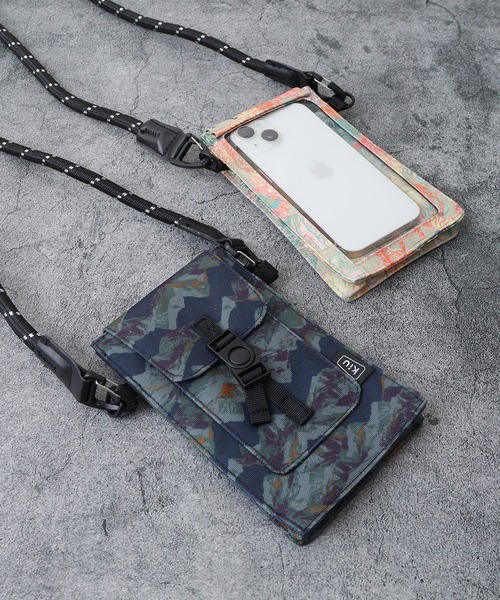 KiU(キウ)の「KiU 600D WR PHONE POUCH(スマホグッズ・メンズ・ネイビー系/ブラック/ライトベージュ/ブラック系・FREE)」の4枚目の写真