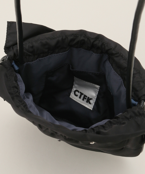 CONTROL FREAK / CTFK(コントロールフリーク)の「CONTROL FREAK/コントロールフリーク 別注 スタッズコンチョ巾着(ショルダーバッグ・レディース・ブラック/カーキ・FREE)」の8枚目の写真