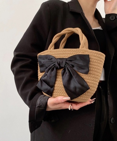 shopnikoniko（ショップニコニコ）の「ビックリボン かごバッグ ミニ トートバッグ バレエコア ねじれハンドル（ハンドバッグ・レディース・ベージュ/ホワイト・フリー）」の8枚目の写真