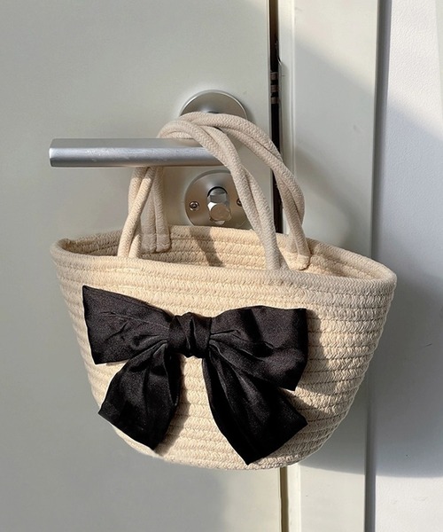 shopnikoniko（ショップニコニコ）の「ビックリボン かごバッグ ミニ トートバッグ バレエコア ねじれハンドル（ハンドバッグ・レディース・ベージュ/ホワイト・フリー）」の9枚目の写真