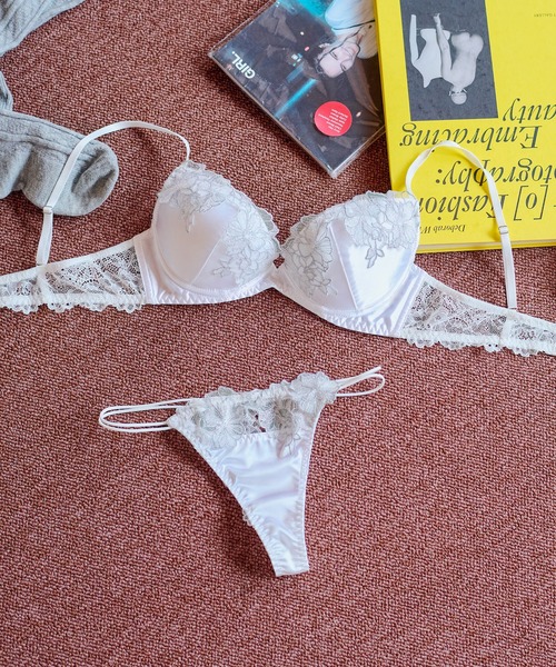 店内商品がすべてレジにて半額！！ Ravijour（ラヴィジュール）の「フォクシーサテン グラマー 下着・アンダーウェア