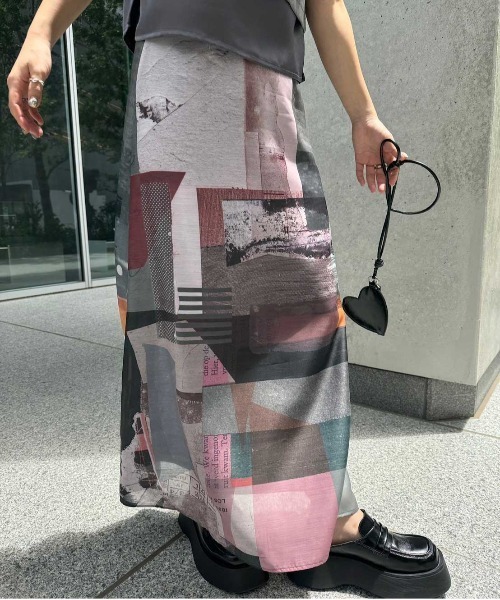 おすす様 新品タグ付きART COLLAGE PRINT SHEER SKIRT Ameri（アメリ）の「ART COLLAGE PRINT SHEER SKIRT（スカート）」 - WEAR