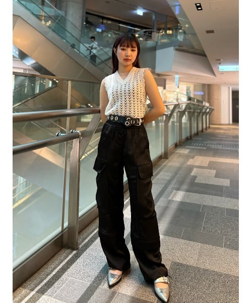 ALLSAINTS(オールセインツ)の「VIVIAN OPEN STITCH V-NECK TANK TOP | VIVIAN オープン ステッチ Vネック タンク トップ(タンクトップ・レディース・ホワイト・S/M/XS)」の10枚目の写真