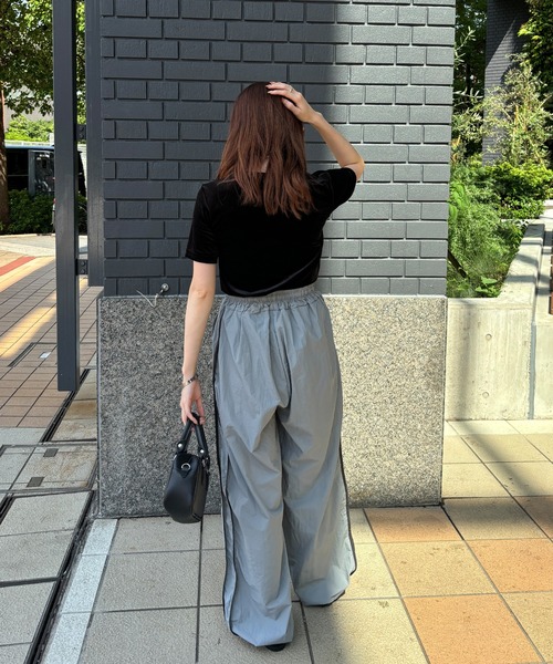 ISOOK(アイスー)の「【ISOOK / アイスー】ベロアTシャツ / ベロアトップス 半袖 ベルベット 秋トップス(Tシャツ/カットソー・レディース・ブルーグレー/ブラック・FREE)」の19枚目の写真