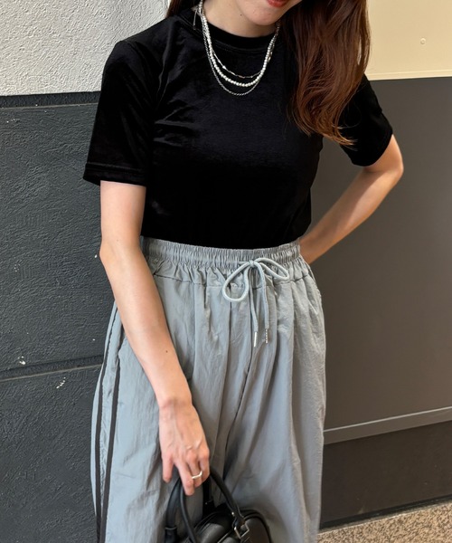 ISOOK(アイスー)の「【ISOOK / アイスー】ベロアTシャツ / ベロアトップス 半袖 ベルベット 秋トップス(Tシャツ/カットソー・レディース・ブルーグレー/ブラック・FREE)」の18枚目の写真