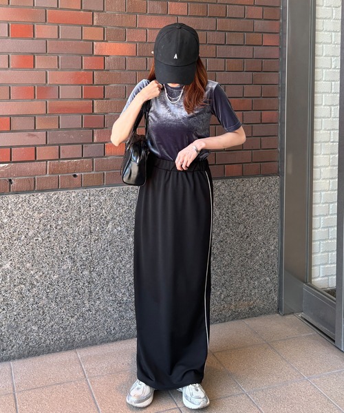 ISOOK(アイスー)の「【ISOOK / アイスー】ベロアTシャツ / ベロアトップス 半袖 ベルベット 秋トップス(Tシャツ/カットソー・レディース・ブルーグレー/ブラック・FREE)」の10枚目の写真