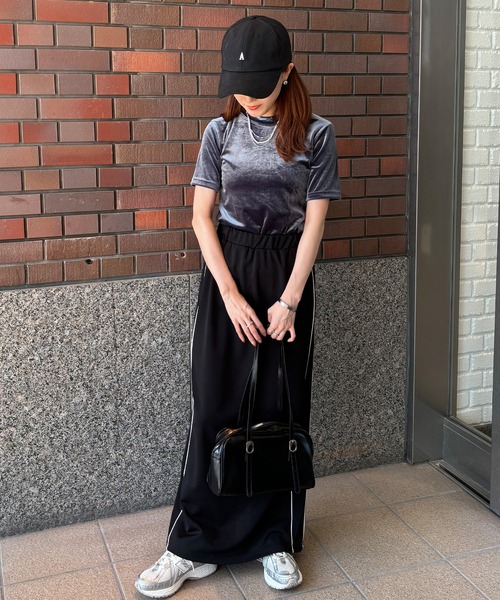ISOOK(アイスー)の「【ISOOK / アイスー】ベロアTシャツ / ベロアトップス 半袖 ベルベット 秋トップス(Tシャツ/カットソー・レディース・ブルーグレー/ブラック・FREE)」の7枚目の写真