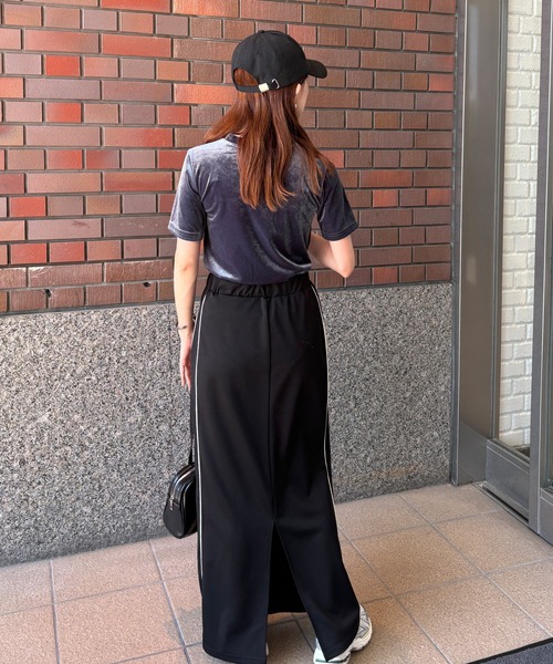 ISOOK(アイスー)の「【ISOOK / アイスー】ベロアTシャツ / ベロアトップス 半袖 ベルベット 秋トップス(Tシャツ/カットソー・レディース・ブルーグレー/ブラック・FREE)」の15枚目の写真