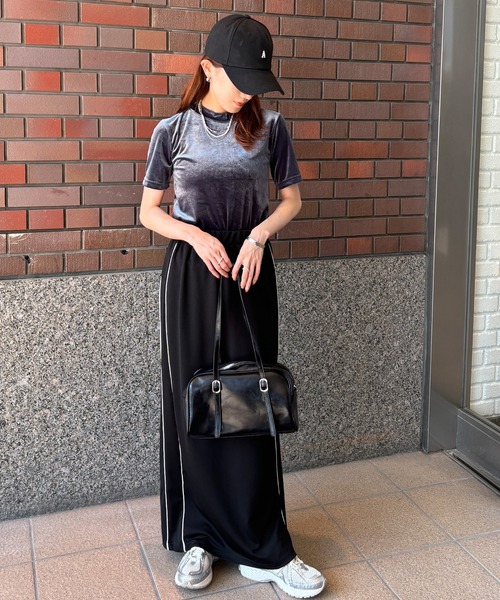 ISOOK(アイスー)の「【ISOOK / アイスー】ベロアTシャツ / ベロアトップス 半袖 ベルベット 秋トップス(Tシャツ/カットソー・レディース・ブルーグレー/ブラック・FREE)」の14枚目の写真
