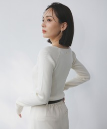 anuans（アニュアンス）の「カシミヤブレンドデコルテリブニットプル