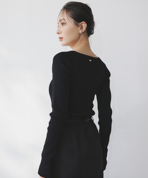 anuans（アニュアンス）の「カシミヤブレンドデコルテリブニット