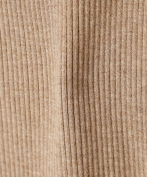 anuans（アニュアンス）の「カシミヤブレンドデコルテリブニット