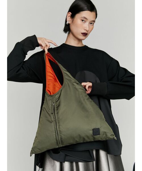 UN3D. 2WAYパデッドトライアングルバッグ UN3D.（アンスリード）の「2WAY PADDED TRIANGLE BAG / 2WAYパ