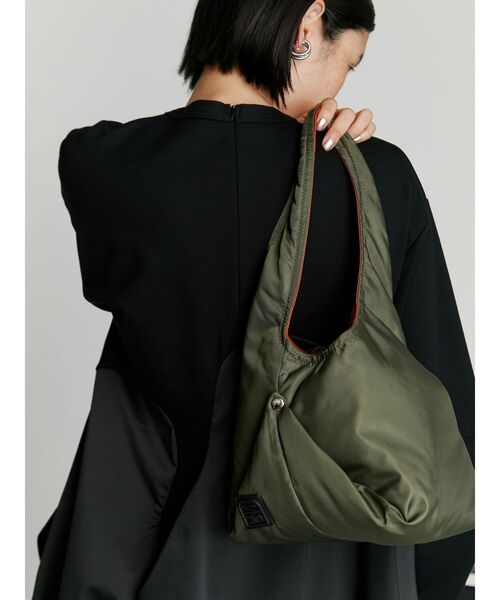 UN3D.（アンスリード）の「2WAY PADDED TRIANGLE BAG / 2WAYパデッド