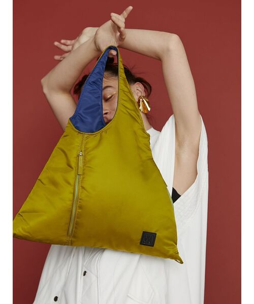 UN3D.（アンスリード）の「2WAY PADDED TRIANGLE BAG / 2WAYパデッド