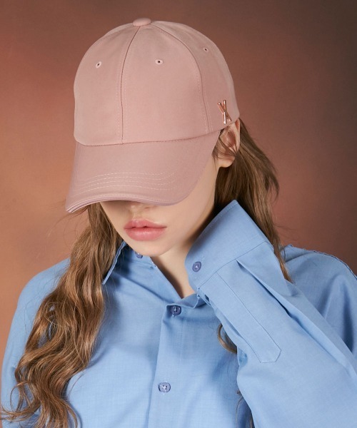 ROSÉ[alo] Off-Duty Cap ベースボールキャップ/白 セール】ローズゴールドスタッド オーバーフィットボール